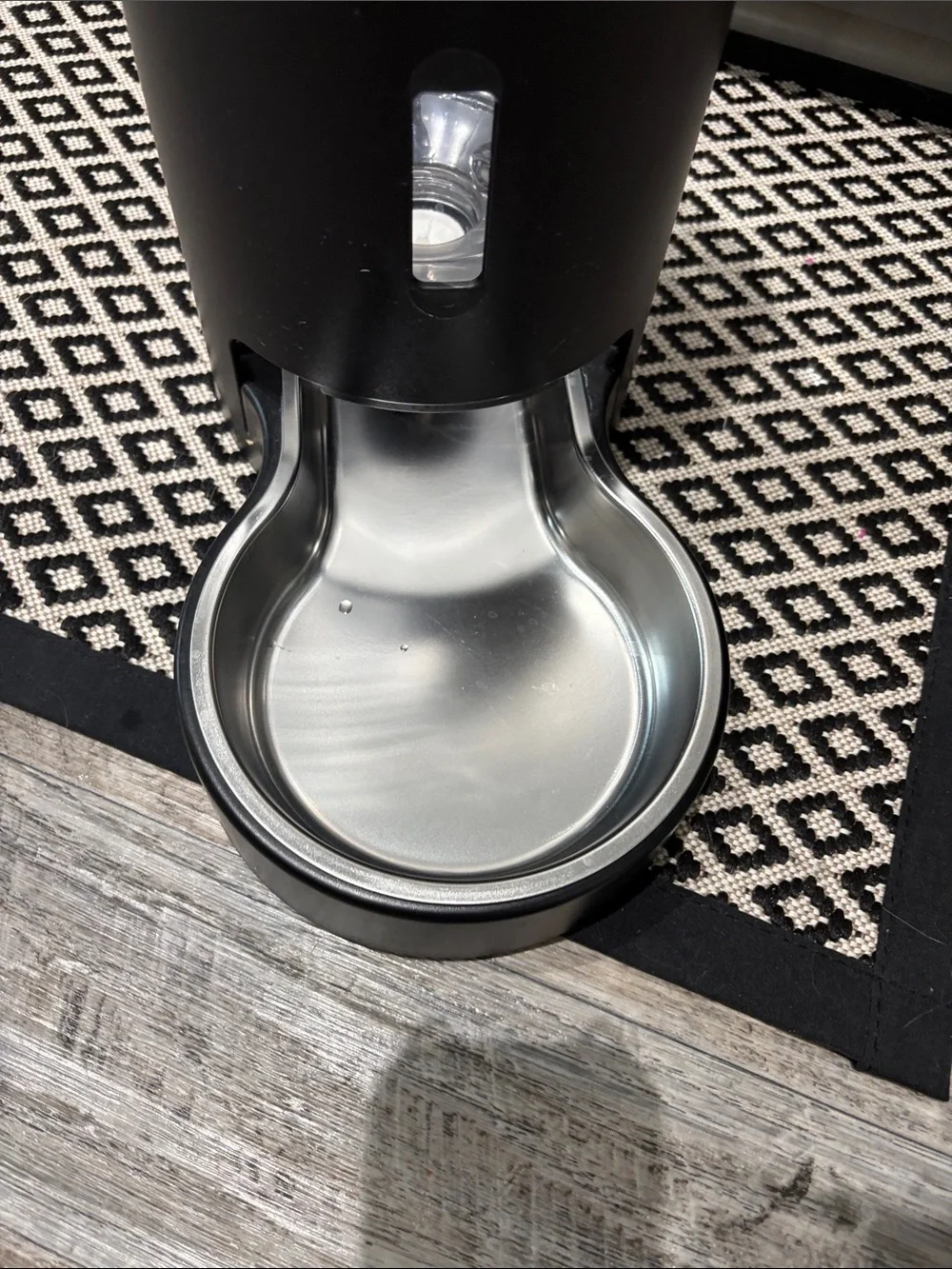 Automatic Gravity Pet water dispenser in Clear and Black